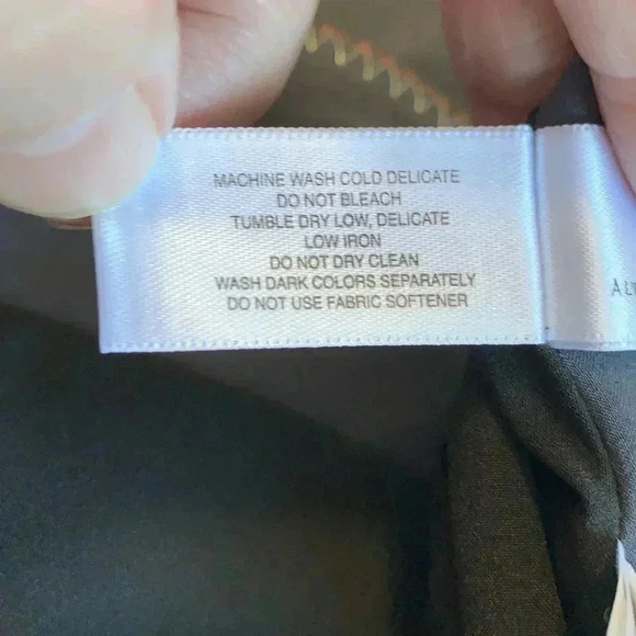 EUC Cutter & Buck Annika lightweight, skort size 4 - Picture 4 of 9